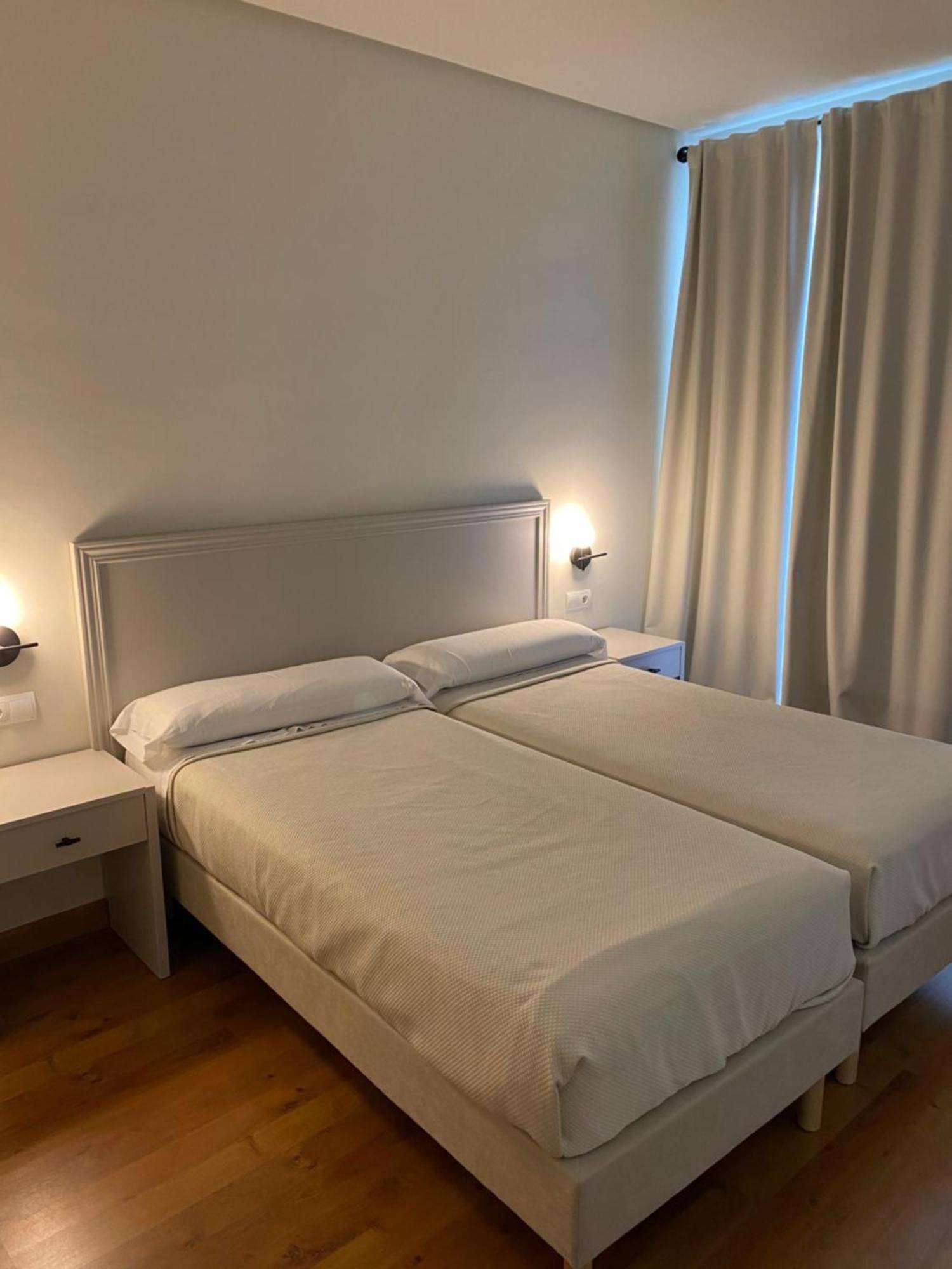 Hotel Santa Ana La Carlota Exteriör bild